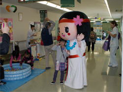 桜井市のマスコット「ひみこちゃん」も参加