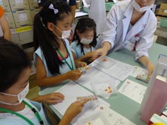 わくわく病院体験「お薬を作ってみよう!」